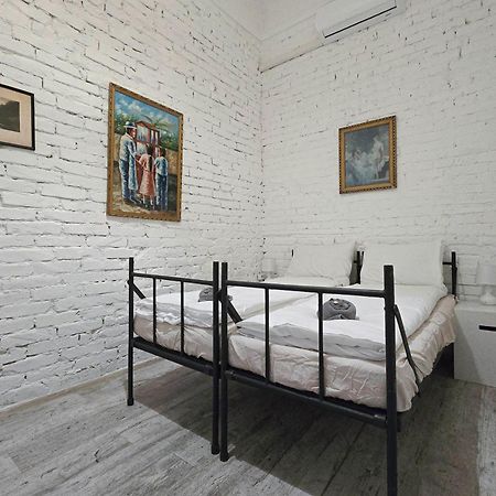 Wolf Apartment With Terrace บูดาเปสต์ ภายนอก รูปภาพ